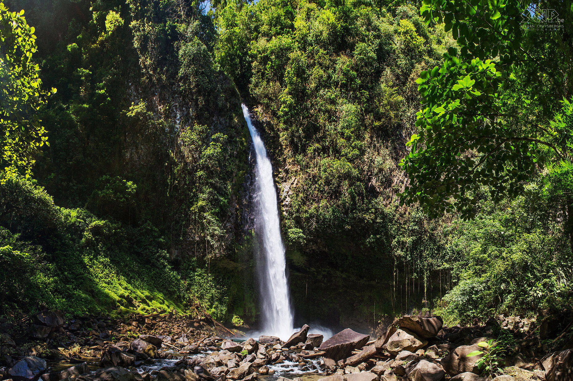 La Fortuna waterfall La Fortuna Waterfall is located near the city of La Fortuna near the Arenal volcano. The waterfall emerges from dense jungle before plummeting some 65m into an emerald pool below. Stefan Cruysberghs